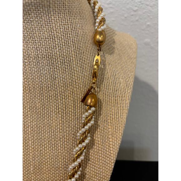 Vintage Casual Corner Gold Tone Statement Necklace Chain with Faux Pearls - Picture 3 of 4